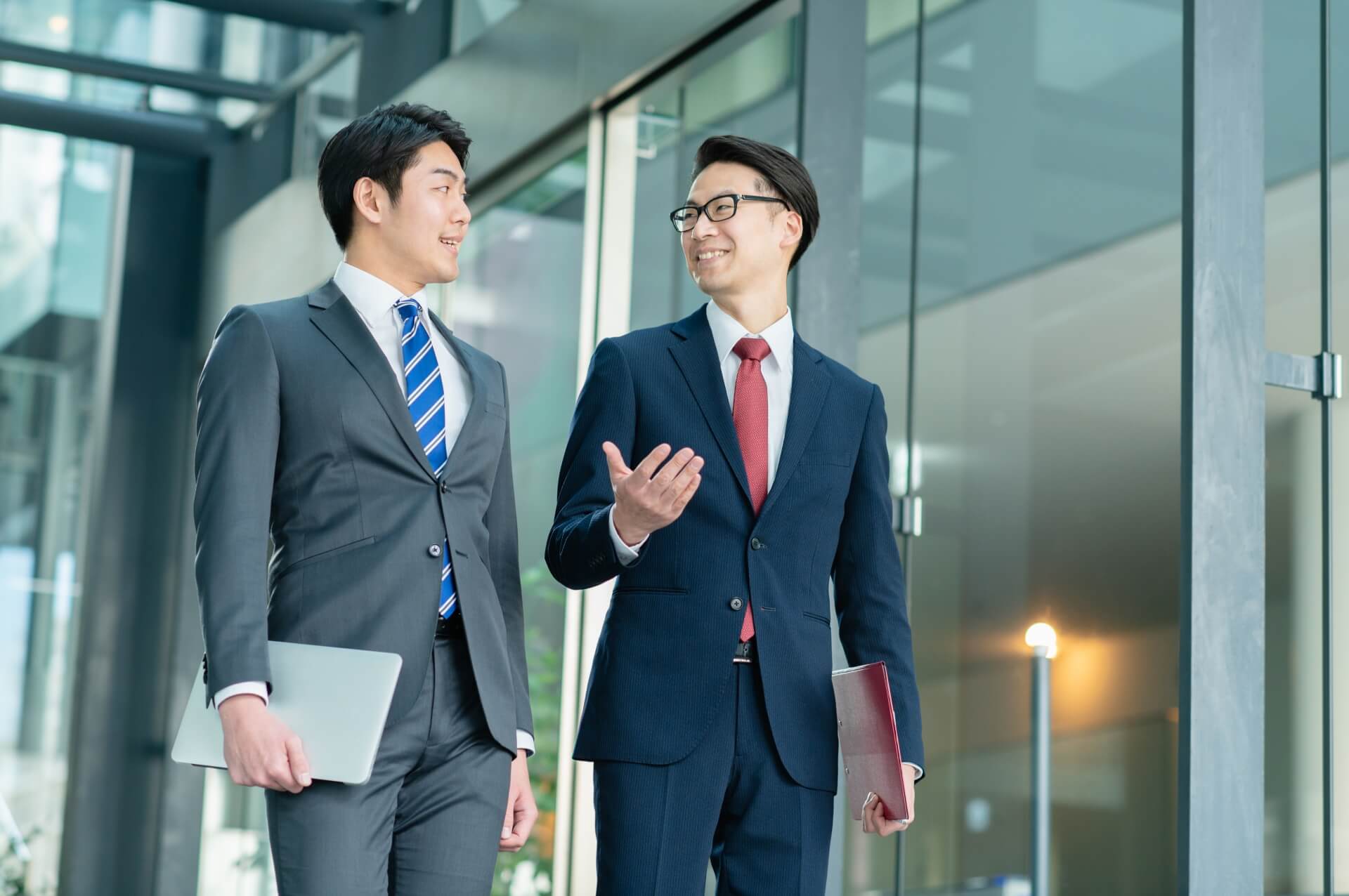 少数精鋭エンジニアチームが<br />
速攻・柔軟・確実をモットーに